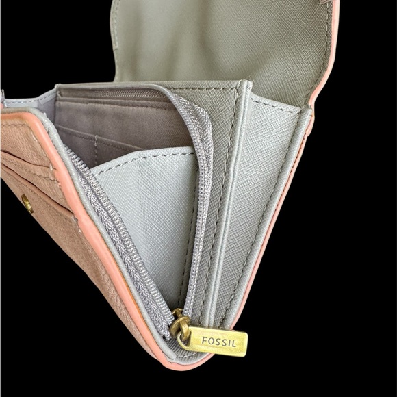 Fossil Pink Leather Women's Wallet / Clutch/ Organizer - Picture 5 of 16